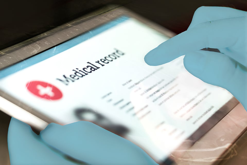 EC2300-eShieldSterile_TabletCover_CloseUp-UsingTabletGloves